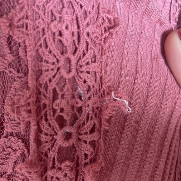 Taylor and Sage DarkRose Gold flow top. Size medium - Picture 3 of 8